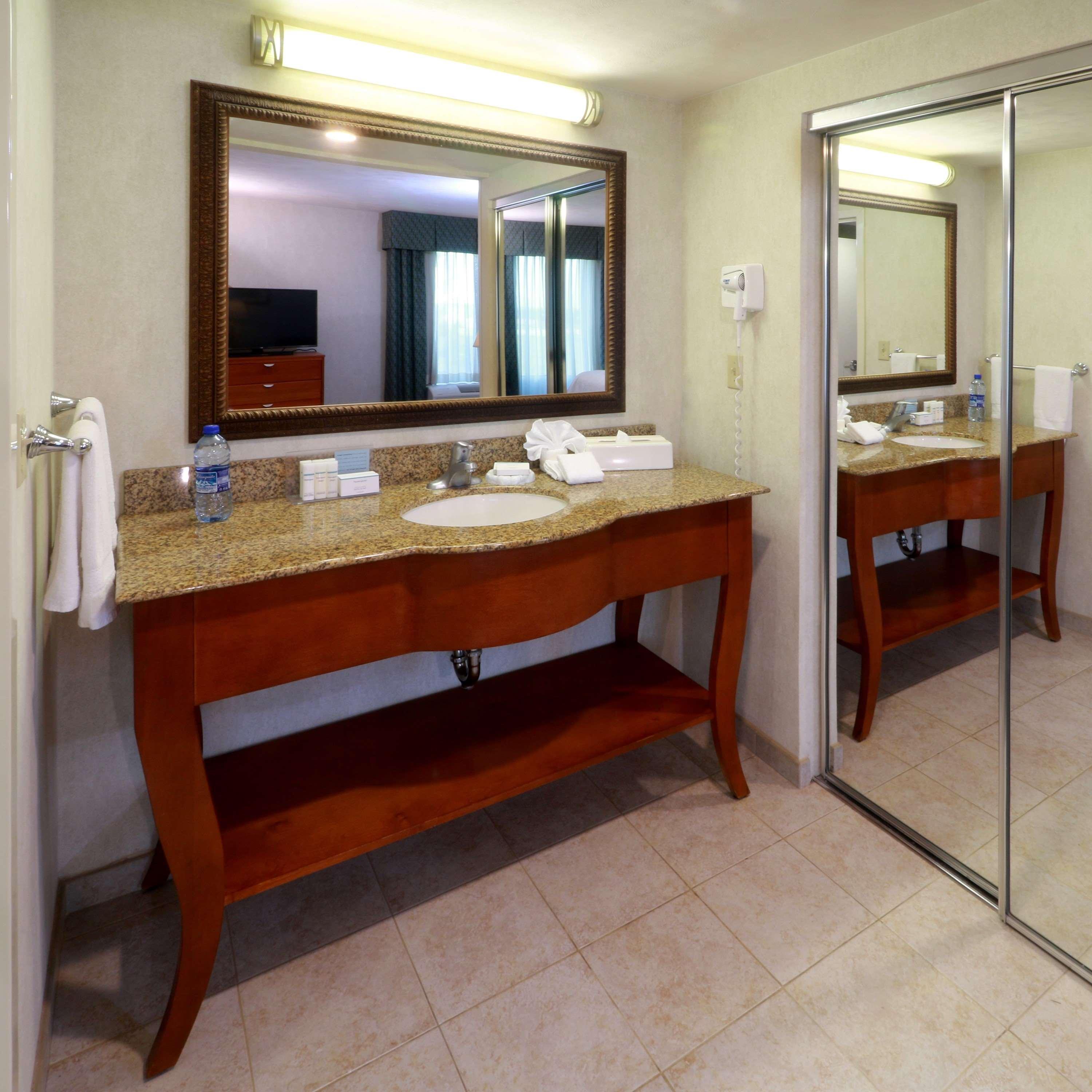 Отель Hampton By Hilton Reynosa Zona Industrial Экстерьер фото